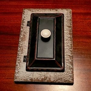 Distressed wall hanging with hooks inside for keys